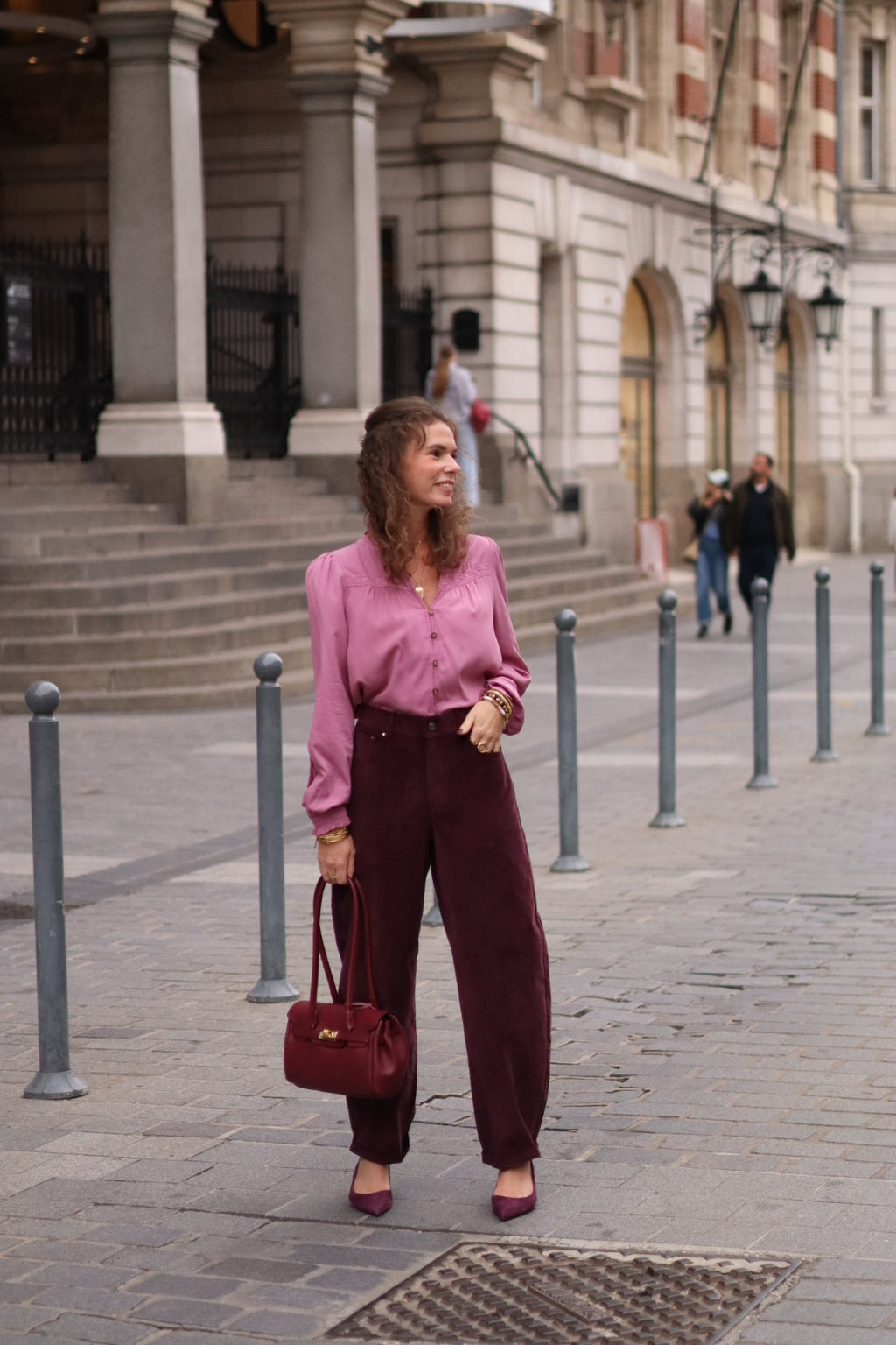 Pantalon GRAYSON ballon bordeaux en velours lisse