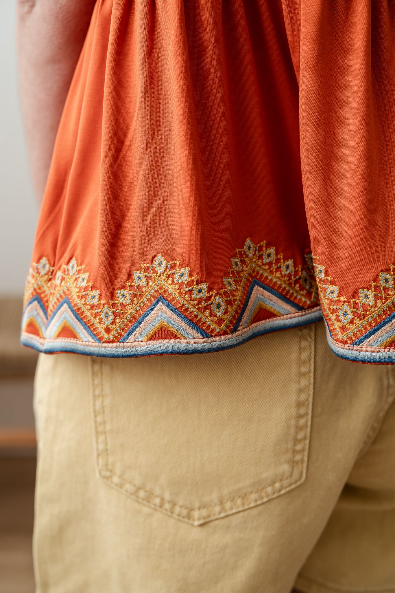 Haut LOLA orange brodé